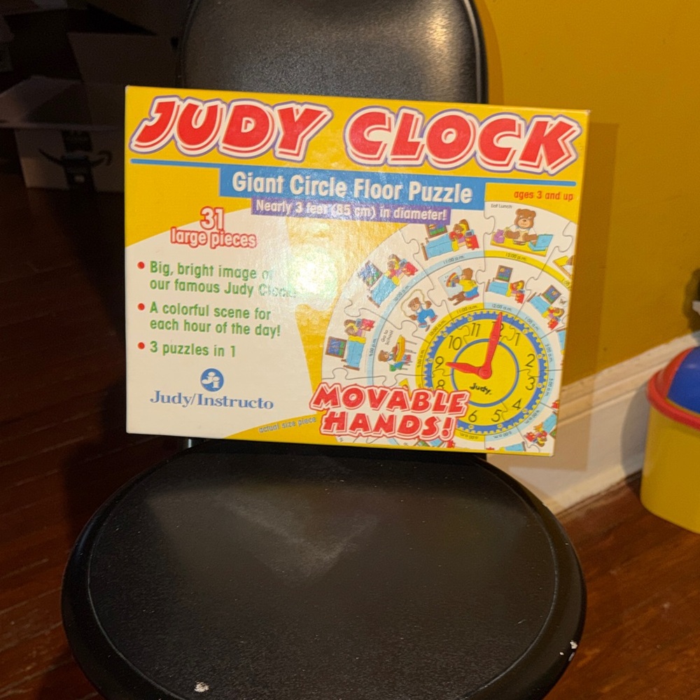 Judy Clock Giant Circle Floor Puzzle